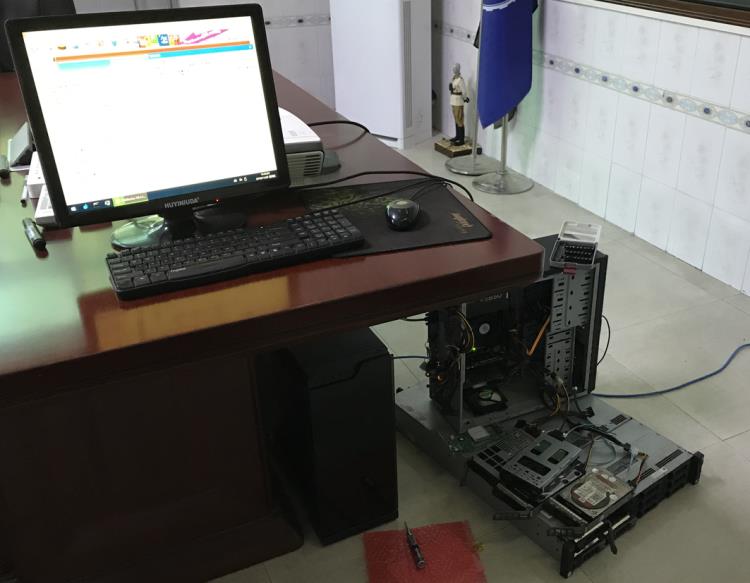 Dell  R510  硬盤燈全部不亮  換了硬盤背板還是不行?